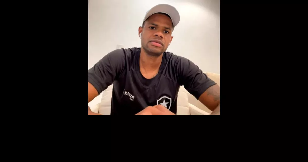 Júnior Santos diz que quer ficar no Botafogo; confira entrevista