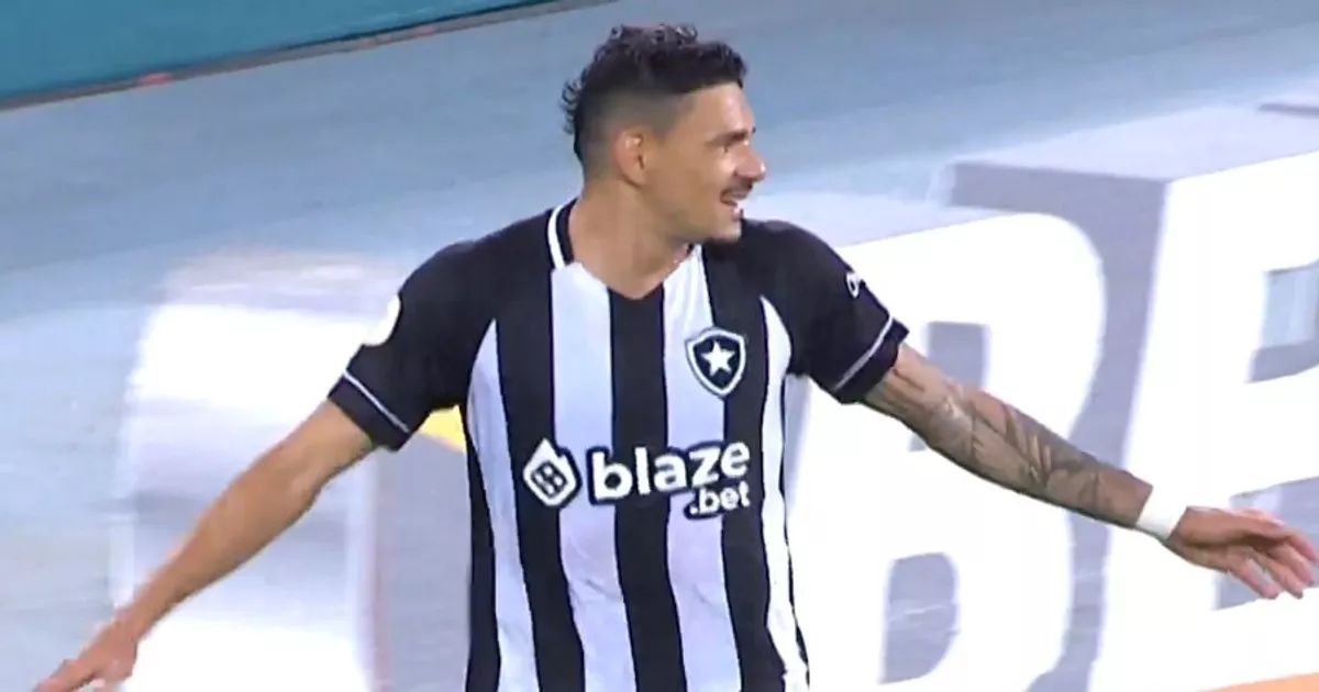 Tiquinho Soares fica à disposição do Botafogo contra Cuiabá