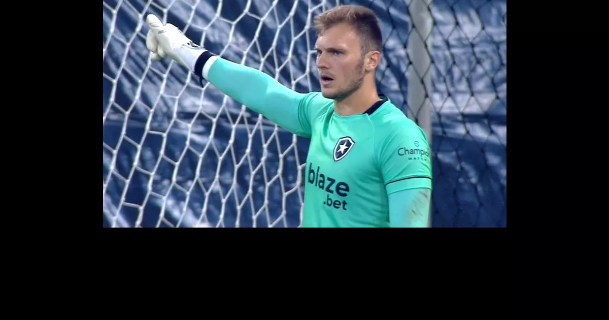 Lucas Perri tem reposição ousada contra o Galo; veja vídeo