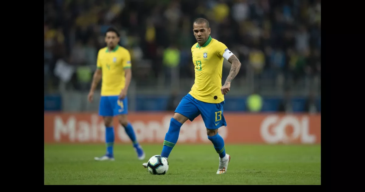 Daniel Alves foi sondado pelo Botafogo e já deu sua resposta; veja qual