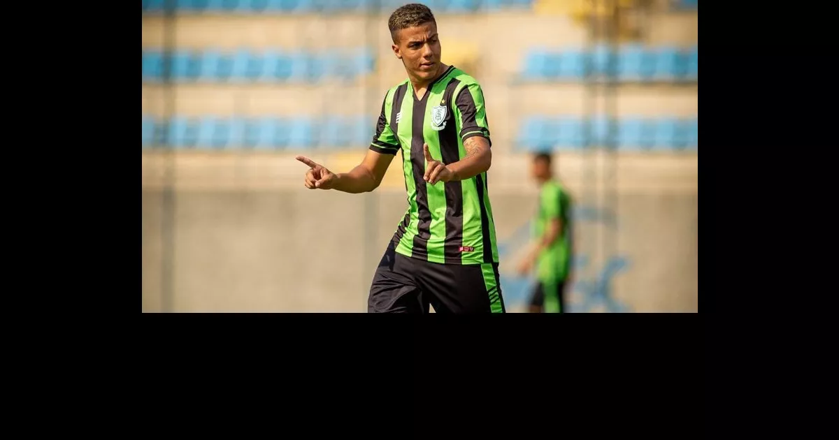 Carlos Alberto deve assinar e ser anunciado hoje no Botafogo