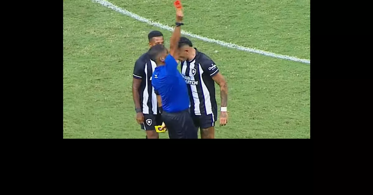 Tiquinho Soares pode pegar gancho de seis meses; Botafogo corre risco de punição