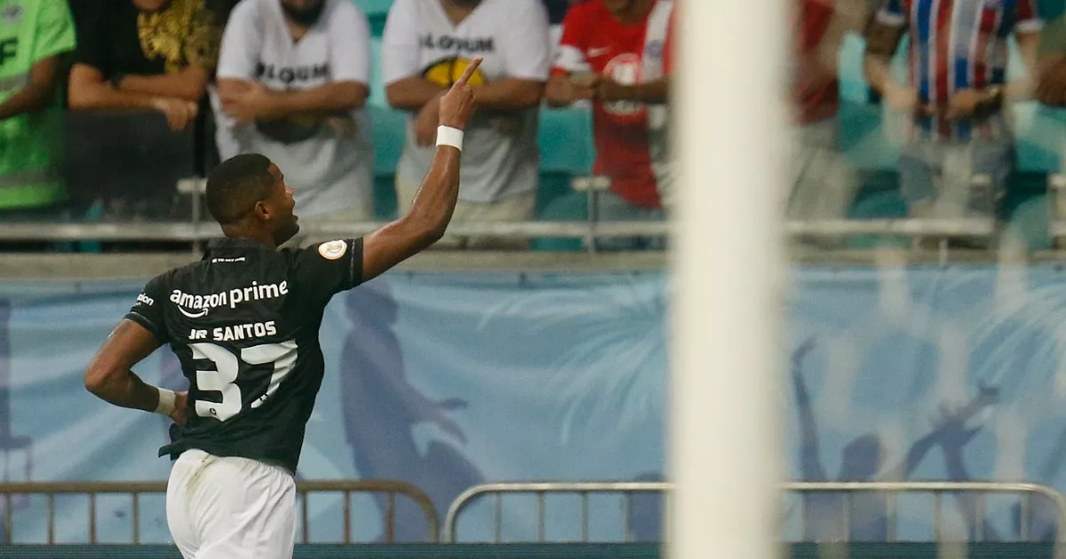 Botafogo vence o Bahia em Salvador e mantém 100% no Brasileirão