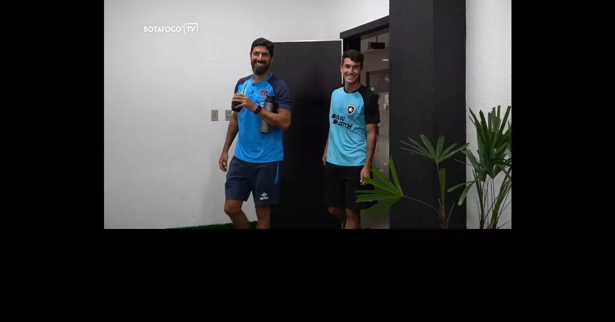 Sensacional! Loco Abreu visita o Estádio Nilton Santos com filho Diego