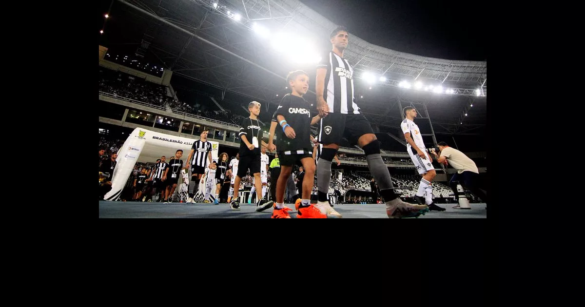 Comentaristas destacam vitória e liderança do Botafogo
