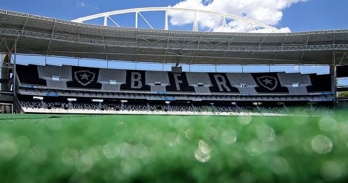 Botafogo vence Fluminense e segue líder isolado do Brasileirão