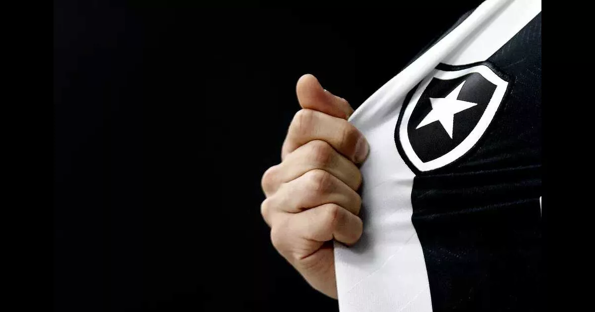 Veja previsão de lançamento da camisa Reebok do Botafogo