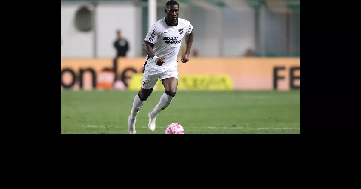 Escalação do Botafogo: Bastos, Sampaio e Danilo Barbosa entram, e Lucio Flavio pode manter estrutura para clássico 