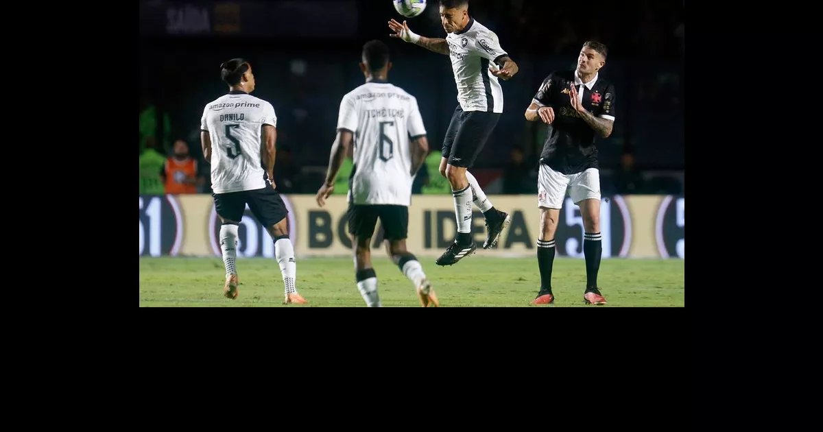 Sem consistência defensiva, Botafogo deveria usar o Vasco como espelho para a reta final