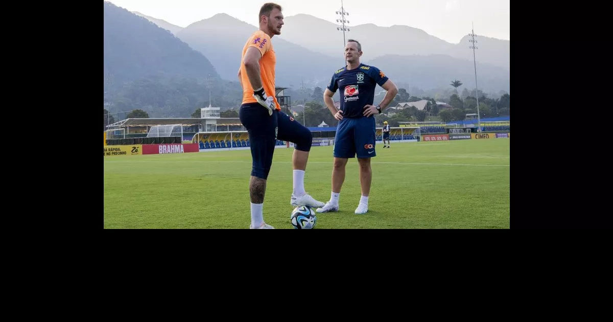 Lucas Perri se apresenta na Seleção Brasileira após atuação pelo Botafogo