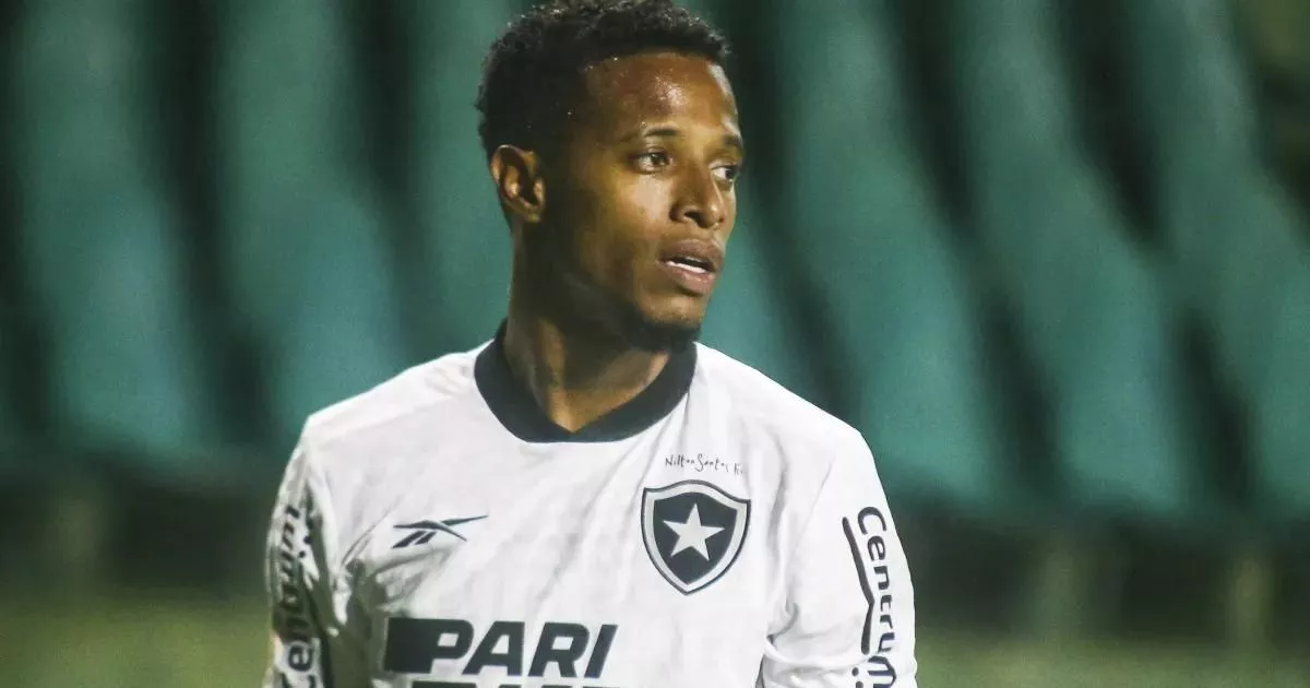  Desafios no Botafogo: Tchê Tchê Internado e Tiquinho Soares na Contagem Regressiva para Retorno