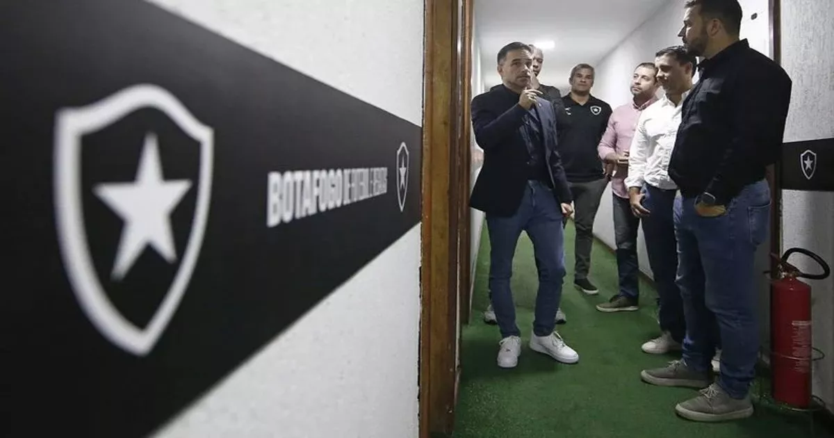 Botafogo em Busca de Novo Diretor Executivo: Rodrigo Caetano é a Solução?