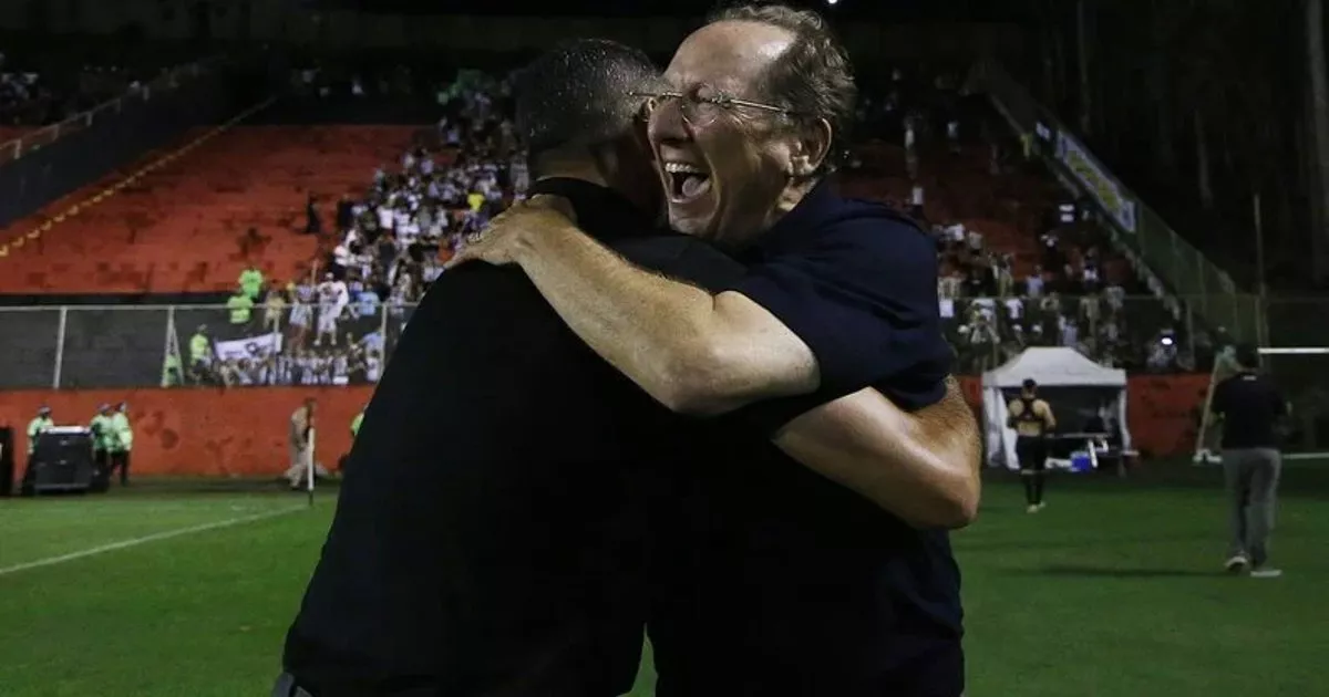 Savarino Brilha e Botafogo Retoma a Liderança: Um Triunfo Decisivo sobre o Vitória