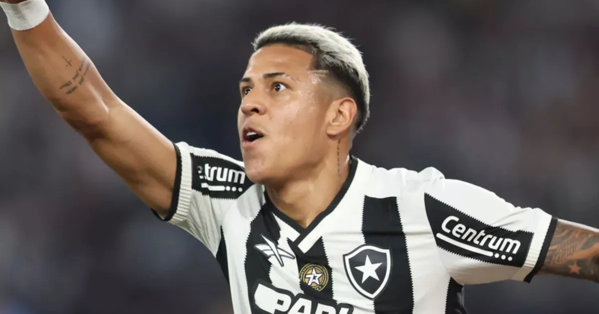 Além do "cheirinho": Matheus Martins brilha, Botafogo goleia e aumenta a vantagem no Brasileirão