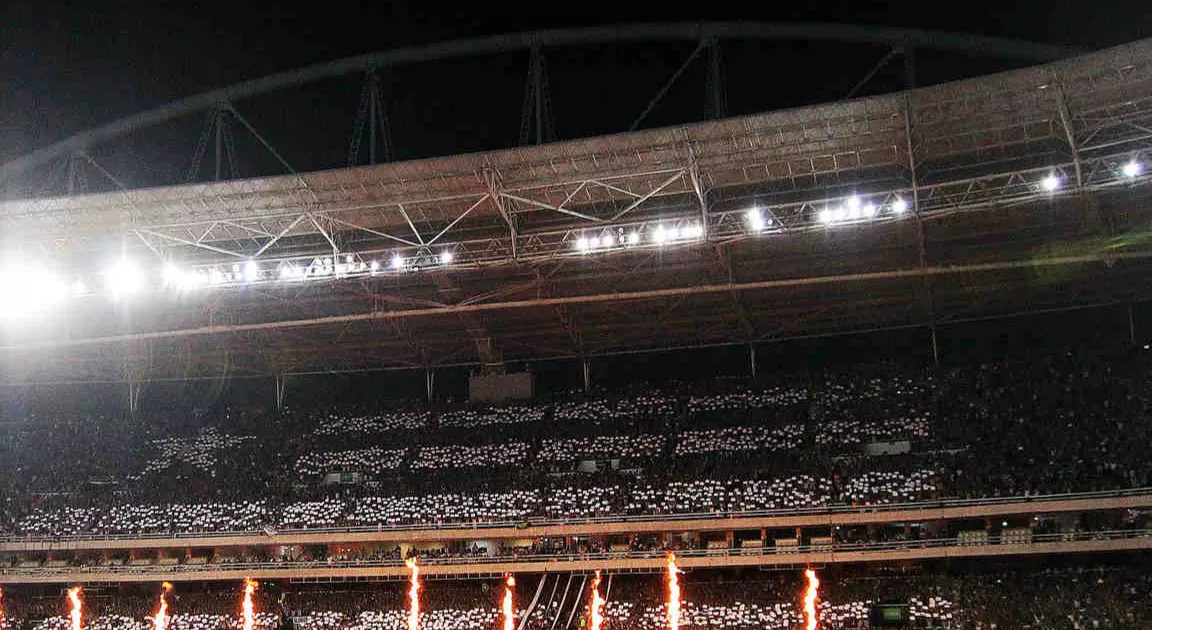 Mosaico Gigante e Dupla Face: Ninguém Ama Como a Gente Prepara Surpresa para a Torcida do Botafogo