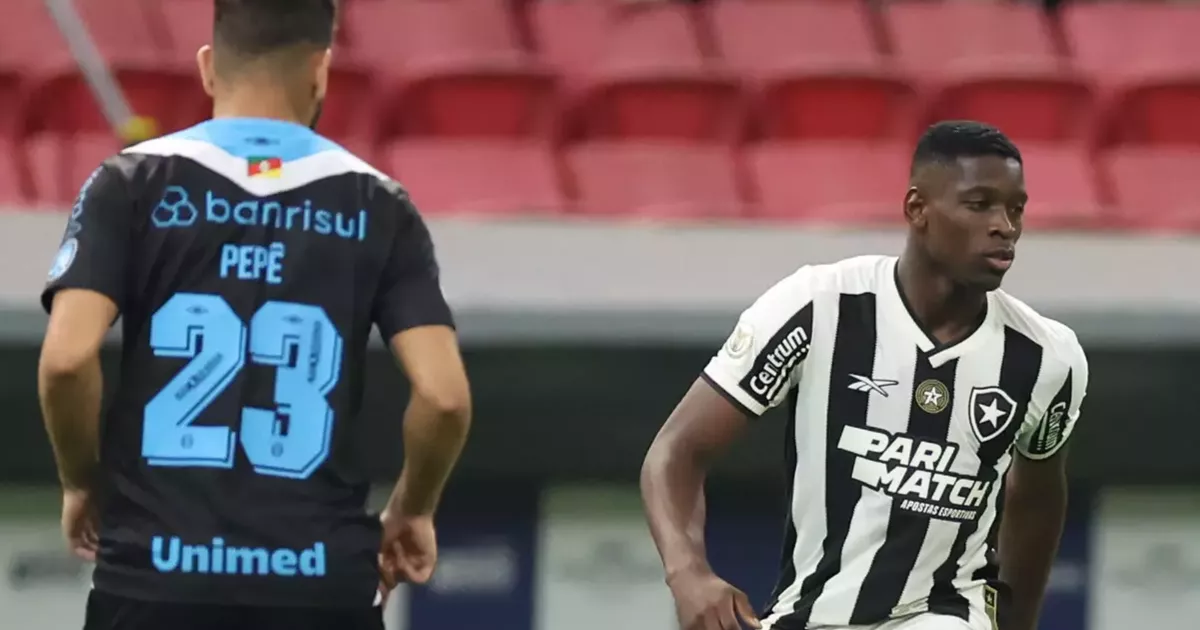 Botafogo empata com Grêmio e mantém a ponta do Brasileirão