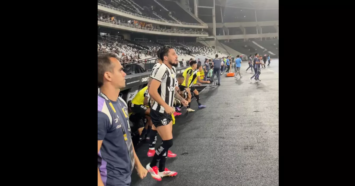 Alex Telles se Complica em Clássico Carioca, Mas Botafogo Garante Vitória Contra o Fluminense